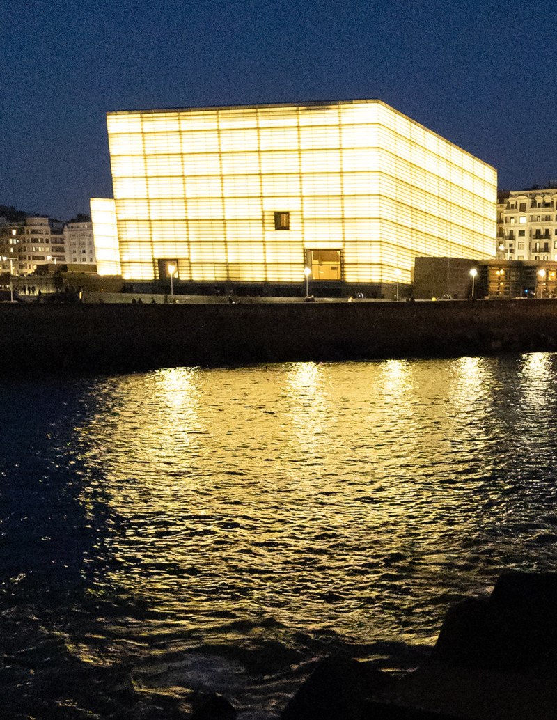 Fotografía "Kursaal night" A5 de la serie...