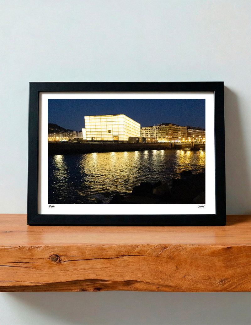 Fotografía "Kursaal night" A5 de la serie...