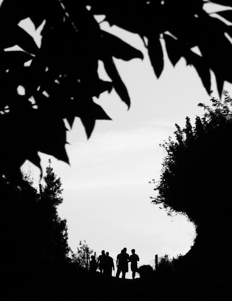 Fotografía "Ulía entre amigos". Serie Street...
